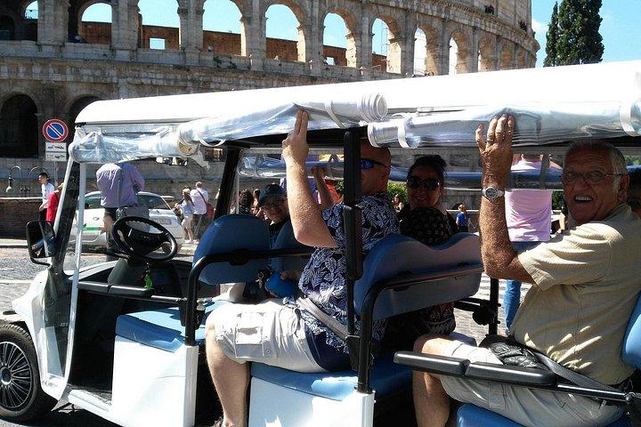 ゴルフカートで巡るローマのセミプライベートツアー 最大6名までプライベートオプション付き