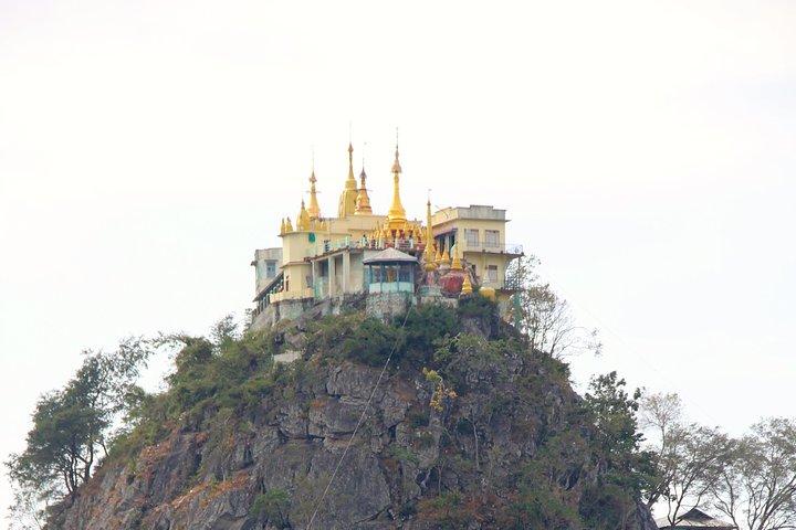 Een bezoek aan Mount Popa van Bagan - Privétour