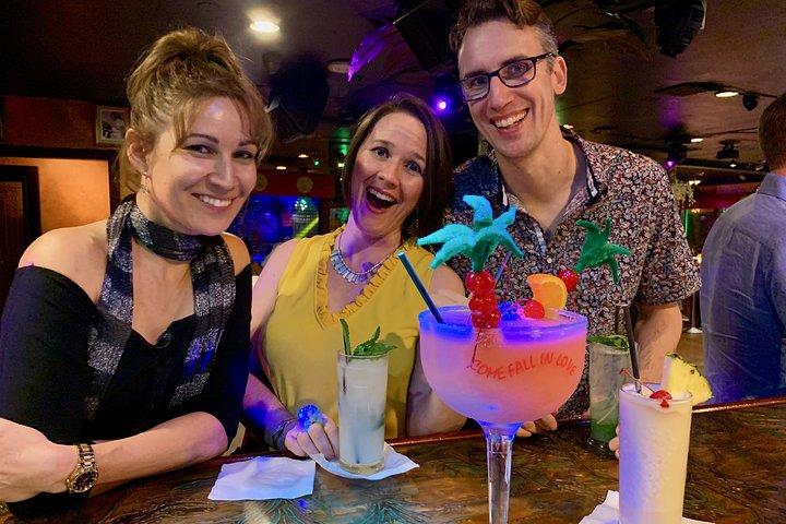 Miami : Sip & Salsa Night with Lessons, Mojitos, Appetizers & Club （マイアミ：レッスン、モヒート、前菜、クラブ付き）