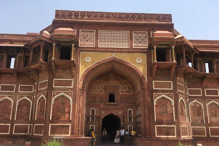 Privater Transfer von Jaipur nach Delhi inklusive Besuch in Tajmahal