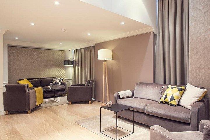 Paris VIP Shopping Experience-Lounge Access, Tea time & Transfer