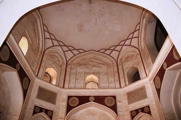 Audioguidet Walk of Humayun's Tomb & Nizammudin Basti, Delhi på HopOn India-appen