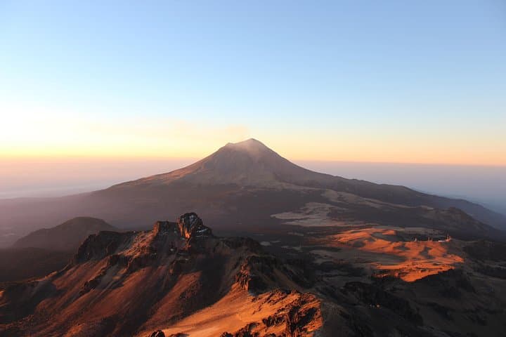 Mountaineering Iztaccihuatl (5220m)