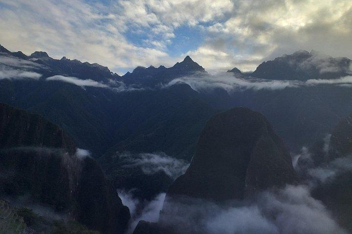 Super Authentic 2-Day Tour Sacred Valley & Machu Picchu