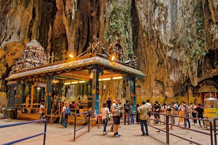 Kuala Lumpur Suburbs and Batu Caves Tour
