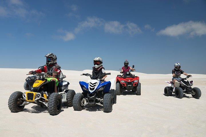 Aventura de sandboard e quadriciclo em Lancelin