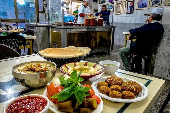 Comida callejera privada y recorrido a pie en el centro de Amman