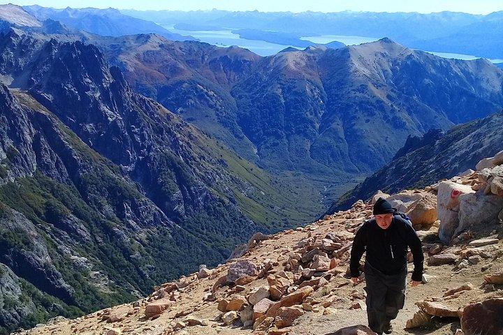 バリローチェの近くの山でのトレッキングの日