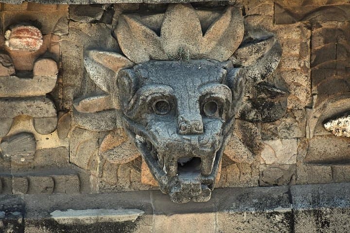 Small Group: Teotihuacan Pyramids and Shrine of Guadalupe from Mexico City
