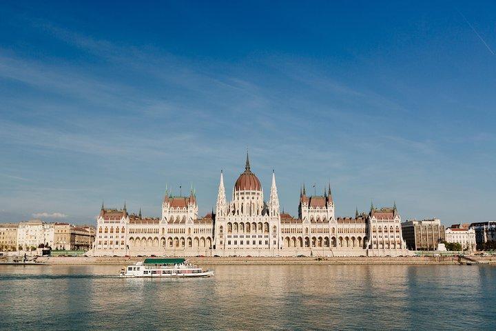ウィーン発ブダペスト日帰り旅行（ブラチスラヴァ・フォトストップ付き）