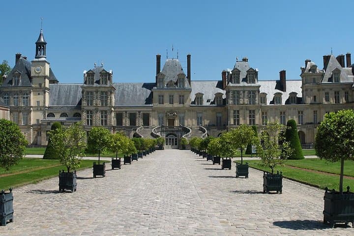 Fontainebleau & Barbizon Half Day Guided Tour from Paris + Entry