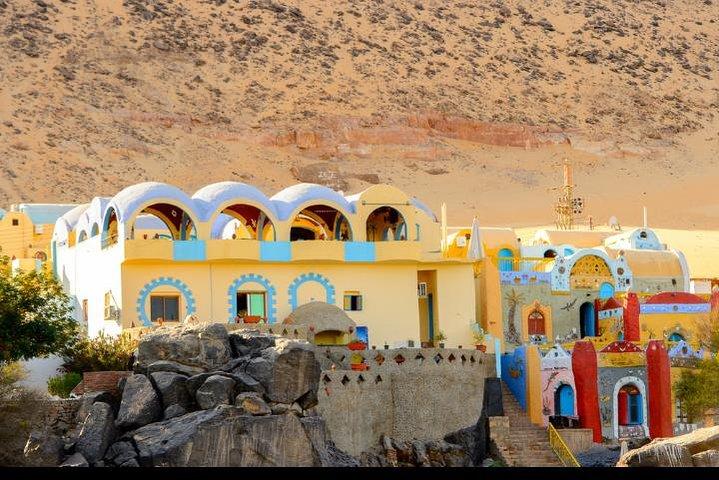Aldeia Nubiana de lancha em Aswan