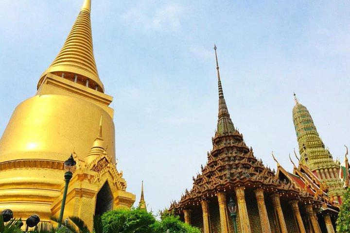Full Day Charter un'auto privata con guida a Bangkok