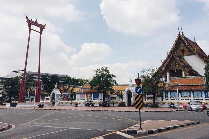 Full Day Charter un'auto privata con guida a Bangkok