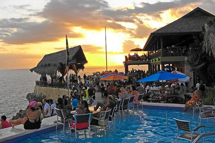 Negril 7 Miles Beach, Ricks Cafe og Shopping