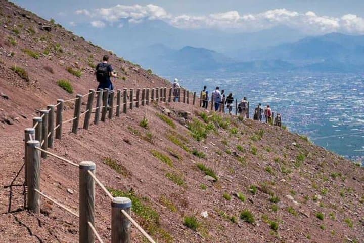 Mt. Vesuvius, Pompeii & Sorrento day-trip in 8 hours (privately)