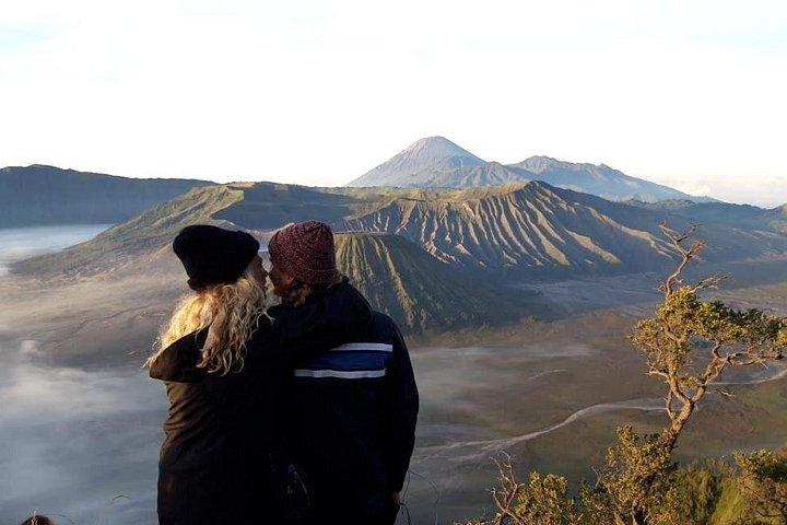 スラバヤまたはマランからのブロモ山日の出ツアー - 1 日