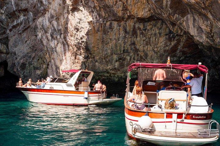 Excursão de barco de grupo muito pequeno Capri com transfer de Sorrento