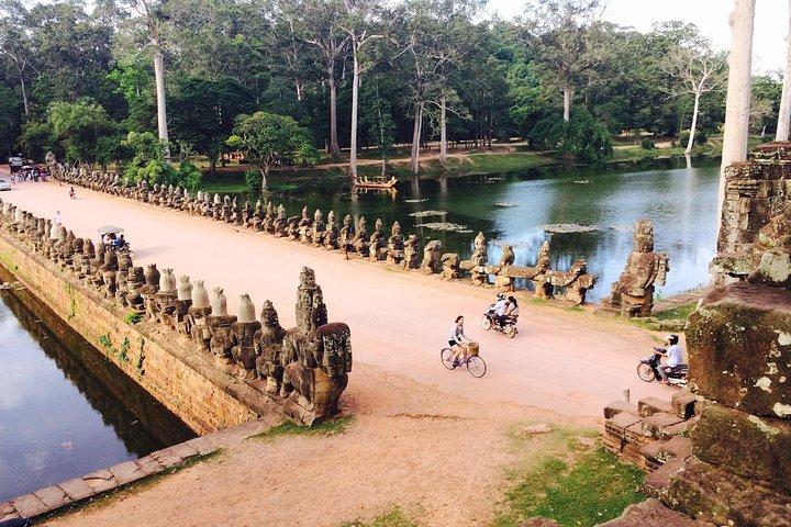 Angkor Wat Sunrise Tours - Guide anglophone privé