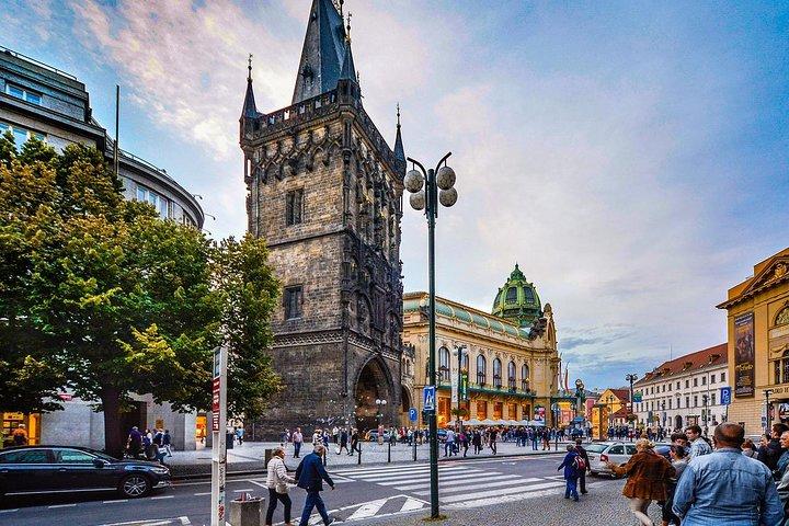 Privater Transfer von Wien nach Prag, Hotel-zu-Hotel, englischsprachiger Fahrer