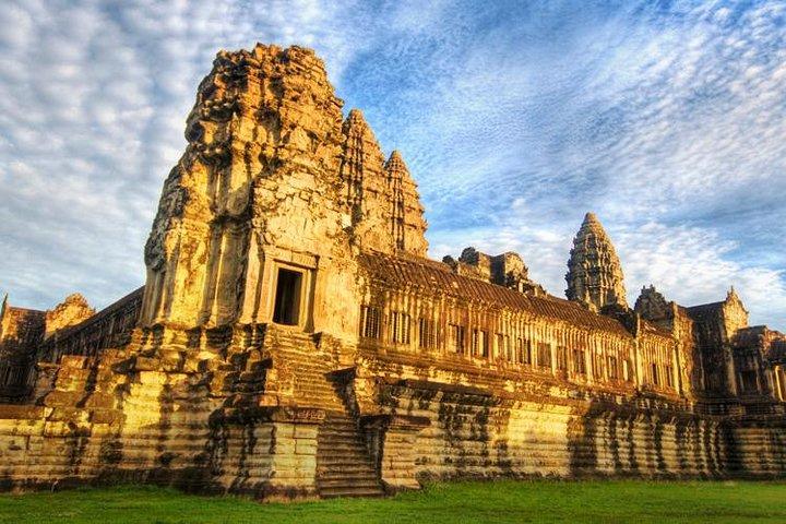 Private 1Day tour：アンコールBanteay sreiまたはピンクの女性寺院がある小さなツアー。