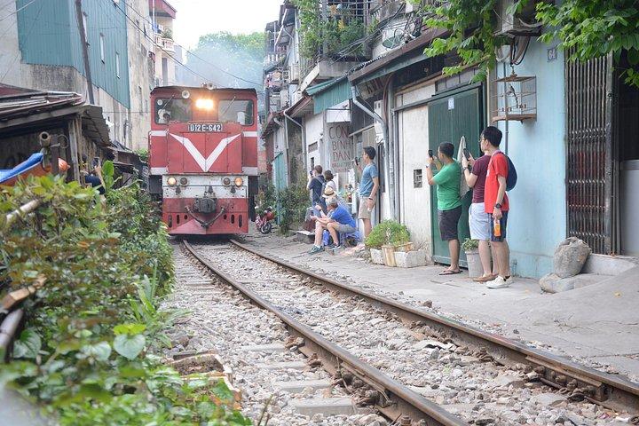 ハノイの自転車ツアー: 市内と郊外を巡る 1 日自転車ツアー