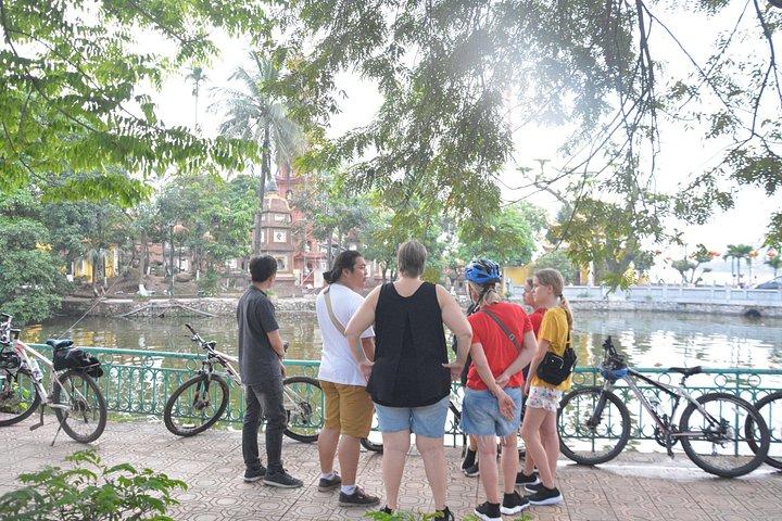 ハノイの自転車ツアー: 市内と郊外を巡る 1 日自転車ツアー