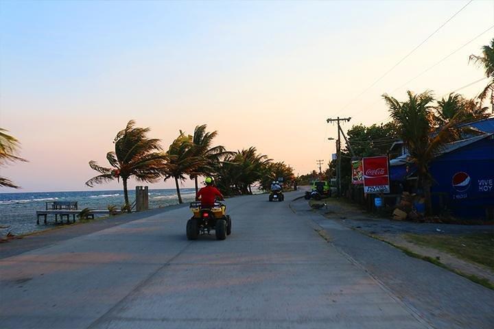 Roatan ATV Sightseeing, preguiça e macacos, Chocolate e Rum Factory