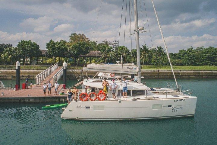 Singapore Tramonto e crociera mattutina su un catamarano di lusso