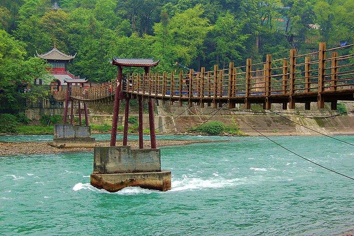 成都市発、青城山と都江堰のガイド付き日帰り旅行
