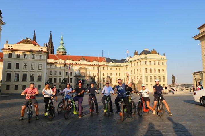 Gran tour de Praga 3 hrs en eBike o e-scooter