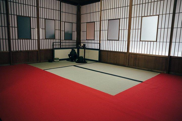 Oplev japansk kalligrafi og te ceremoni på et traditionelt hus i Nagoya