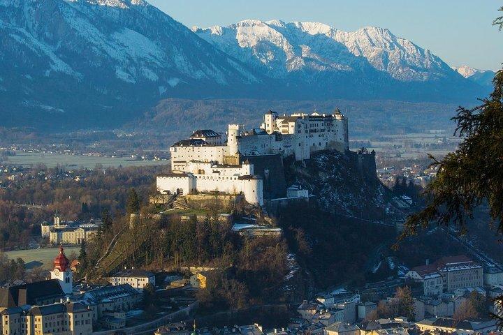 Privat Scenic Transfer från Budapest till Salzburg med 4h Sightseeing