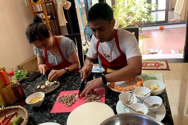 Cooking with Jolie in Hoi An and Lantern making class (JHA4)