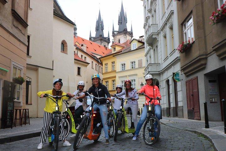 Gran tour de Praga 3 hrs en eBike o e-scooter