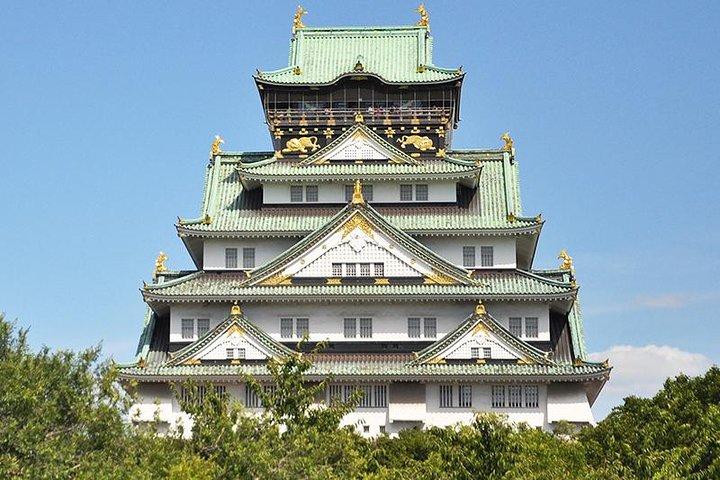 Eine Tour zur Erkundung des Wahrzeichens von Osaka: der Burg Osaka