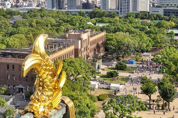 Eine Tour zur Erkundung des Wahrzeichens von Osaka: der Burg Osaka