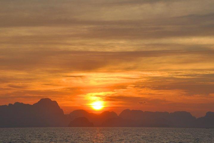 John Gray's Adventure Hong by Starlight na Baía de Phang Nga