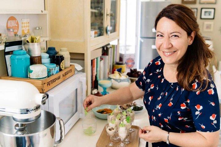 Classe di soufflé e pranzo alla brasserie con champagne in una casa parigina