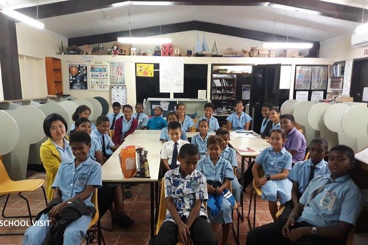 The Cave Tour com Fijian Village, Escola Local, Templo Hindu com almoço leve