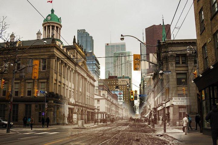 Explore a metrópole do Canadá com passeios a pé por Toronto