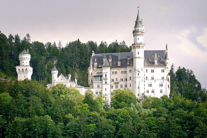 Gita di un giorno al castello di Neuschwanstein e al palazzo di Linderhof da Monaco