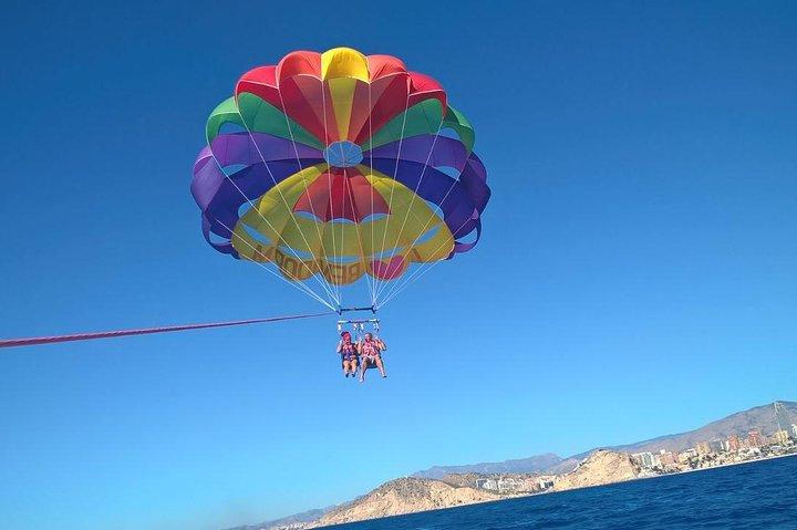 Vuelo en parasailing en Benidorm