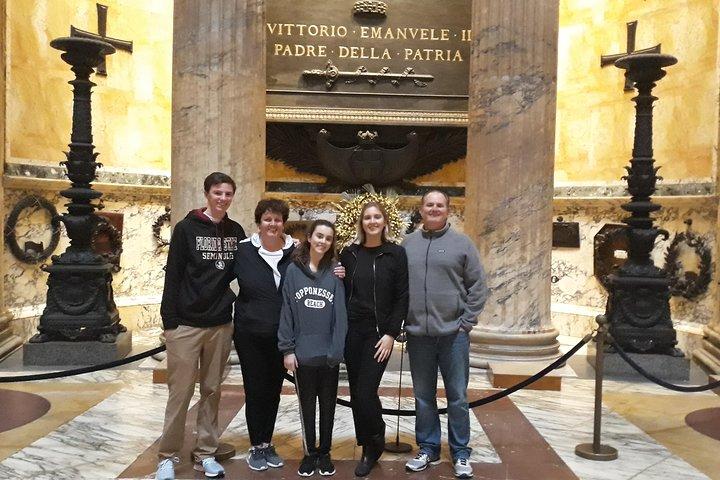 Visita guiada al Panteón de Roma y la Iglesia de Minerva con María