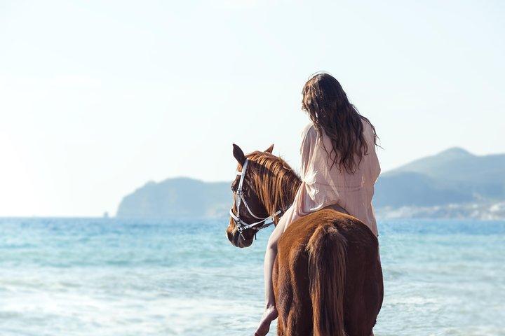 Santorini Ridning til Black Sandy Beach