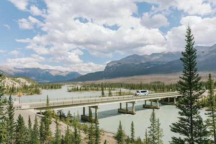 Mountain Lakes and Waterfalls - ida e volta de Calgary