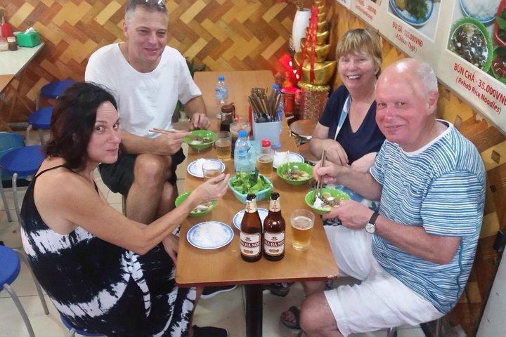 Privéwandeling met streetfood met een echte foodie door Hanoi