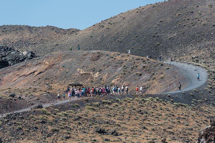 フィラ旧港発サントリーニ島火山と温泉クルーズ ツアー