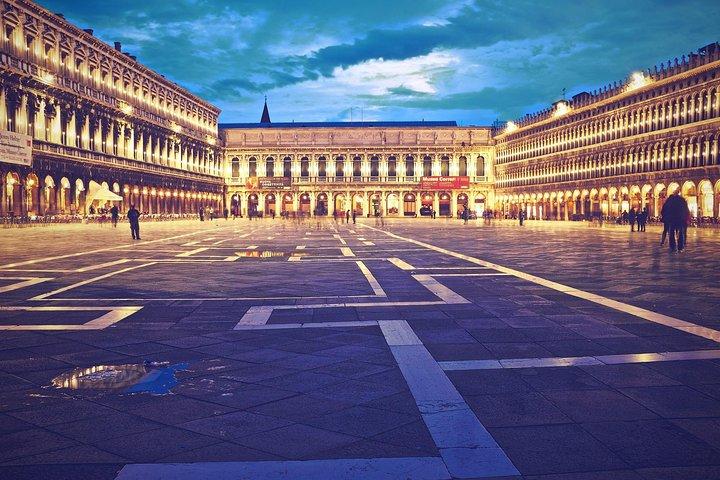 Venice: Private Half Day Guided Tour and Gondola Experience
