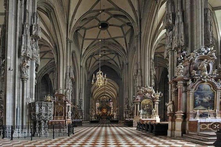 Excursion privée d'une journée costumée de Budapest à Vienne avec déjeuner